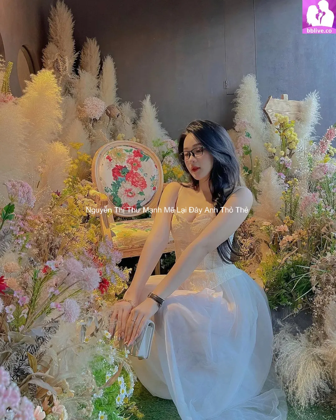 Nguyễn Thị Thư Mạnh Mẽ Lại Đây Anh Thỏ Thẻ 8 Nguyễn Thị Thư Mạnh Mẽ Lại Đây Anh Thỏ Thẻ 8