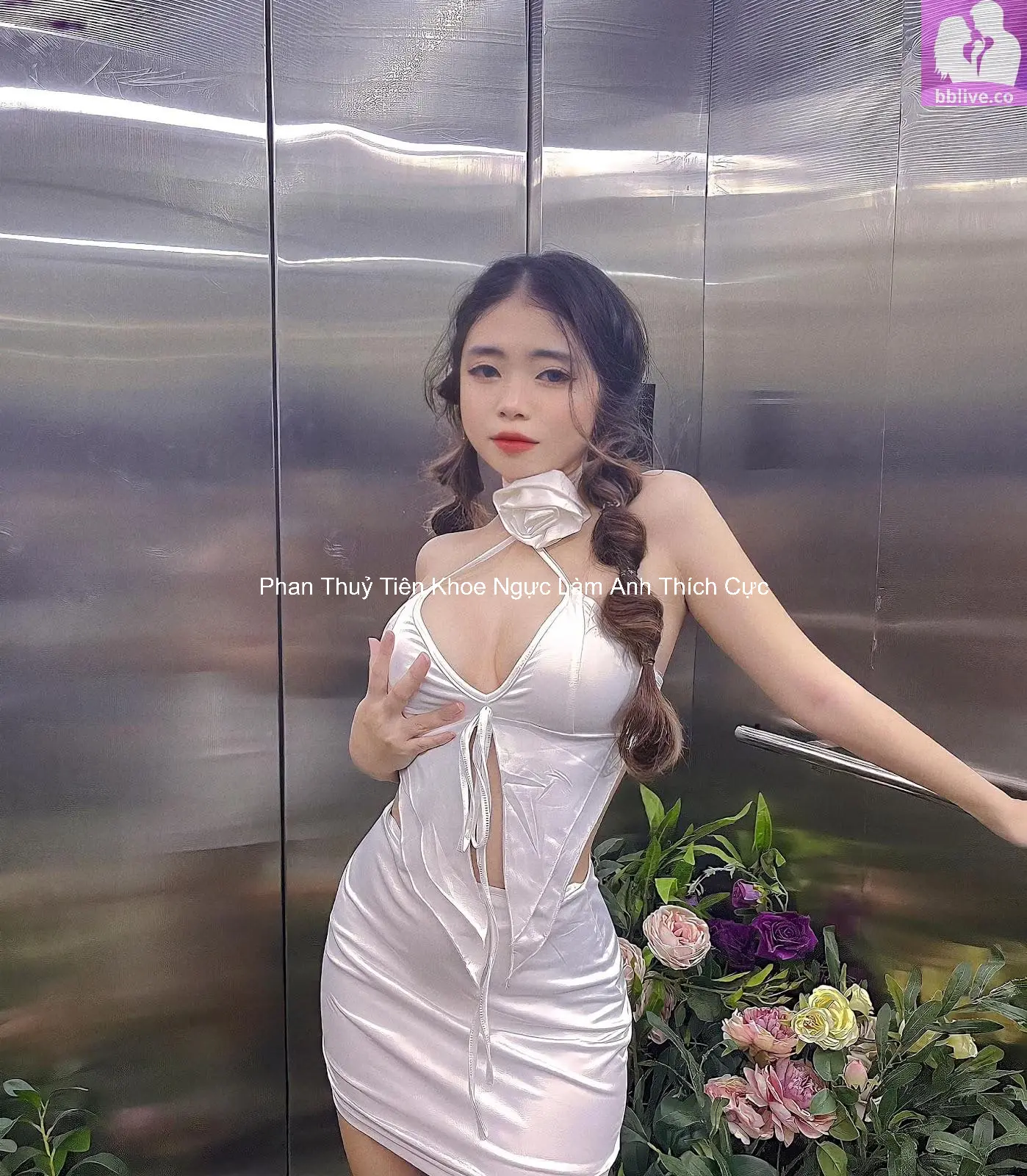 Phan Thuỷ Tiên Khoe Ngực Làm Anh Thích Cực 6 Phan Thuỷ Tiên Khoe Ngực Làm Anh Thích Cực 6