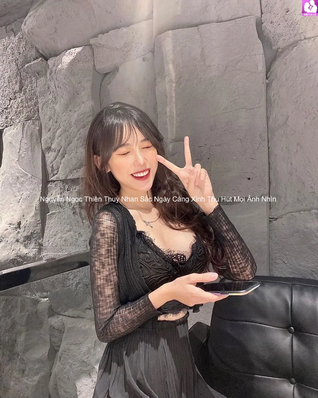 Nguyễn Ngọc Thiên Thuỳ Nhan Sắc Ngày Càng Xinh Thu Hút Mọi Ánh Nhìn 2 Nguyễn Ngọc Thiên Thuỳ Nhan Sắc Ngày Càng Xinh Thu Hút Mọi Ánh Nhìn 2