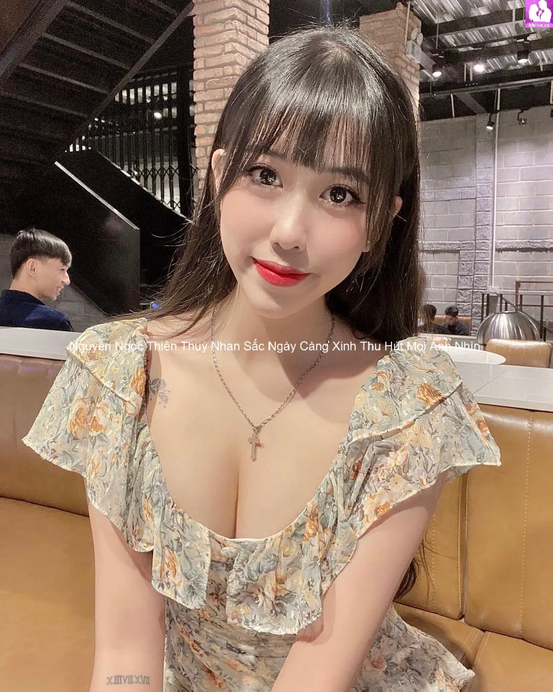 Nguyễn Ngọc Thiên Thuỳ Nhan Sắc Ngày Càng Xinh Thu Hút Mọi Ánh Nhìn 3 Nguyễn Ngọc Thiên Thuỳ Nhan Sắc Ngày Càng Xinh Thu Hút Mọi Ánh Nhìn 3
